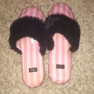 Victoria secret slippers for 15$